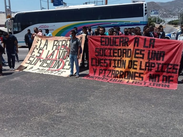 normalistas-de-ayotzinapa-realizan-mitin-en-acapulco-316575